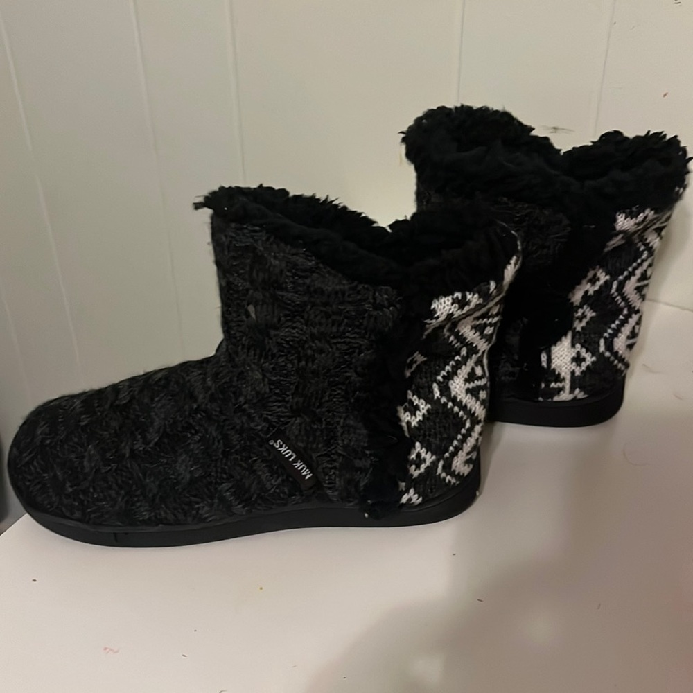 Muk Luks Sweater Knit Winter Boots Black/white Size medium 7/8